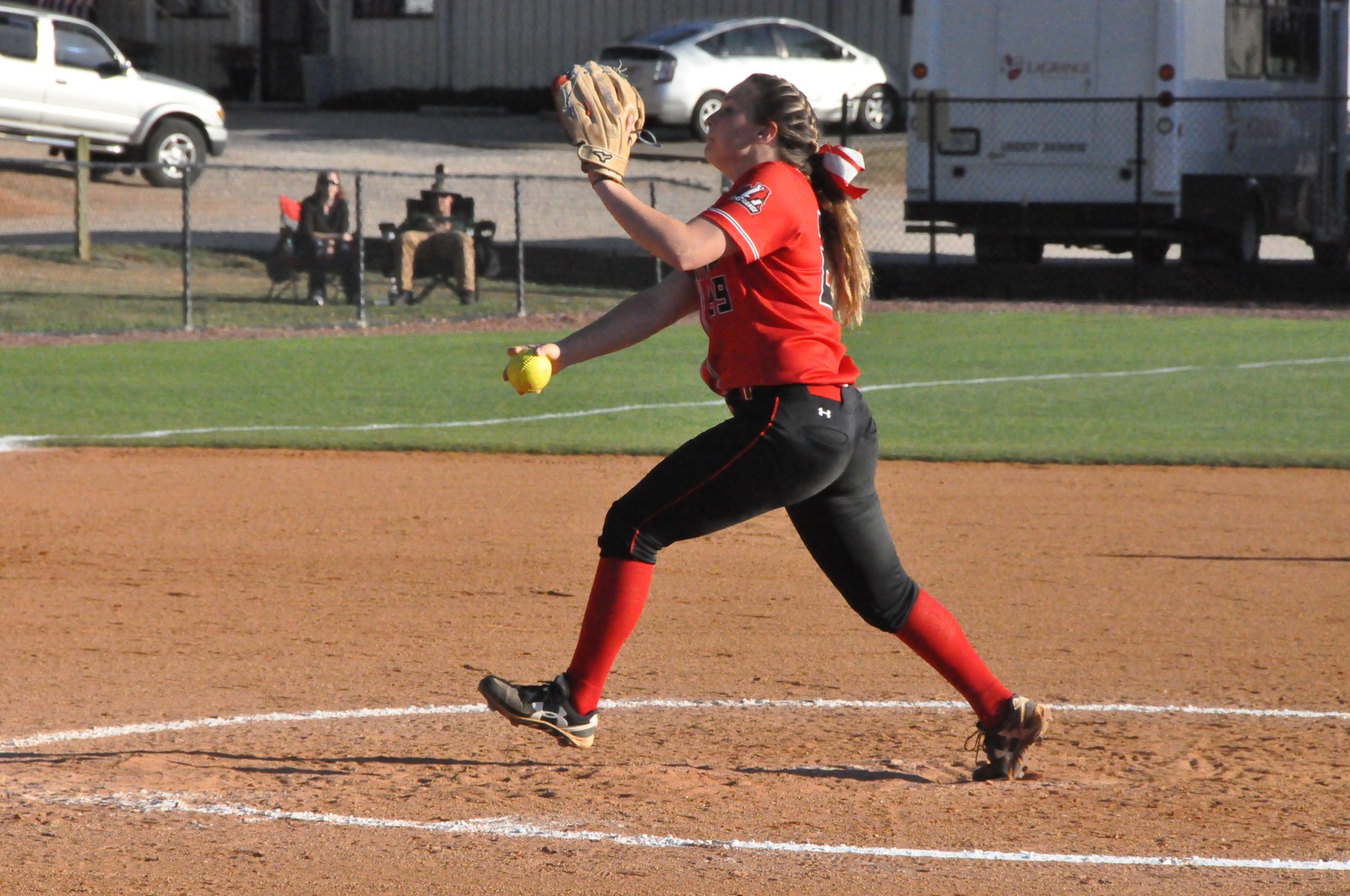 Softball: Panthers wrap up perfect weekend with sweep of Wesleyan